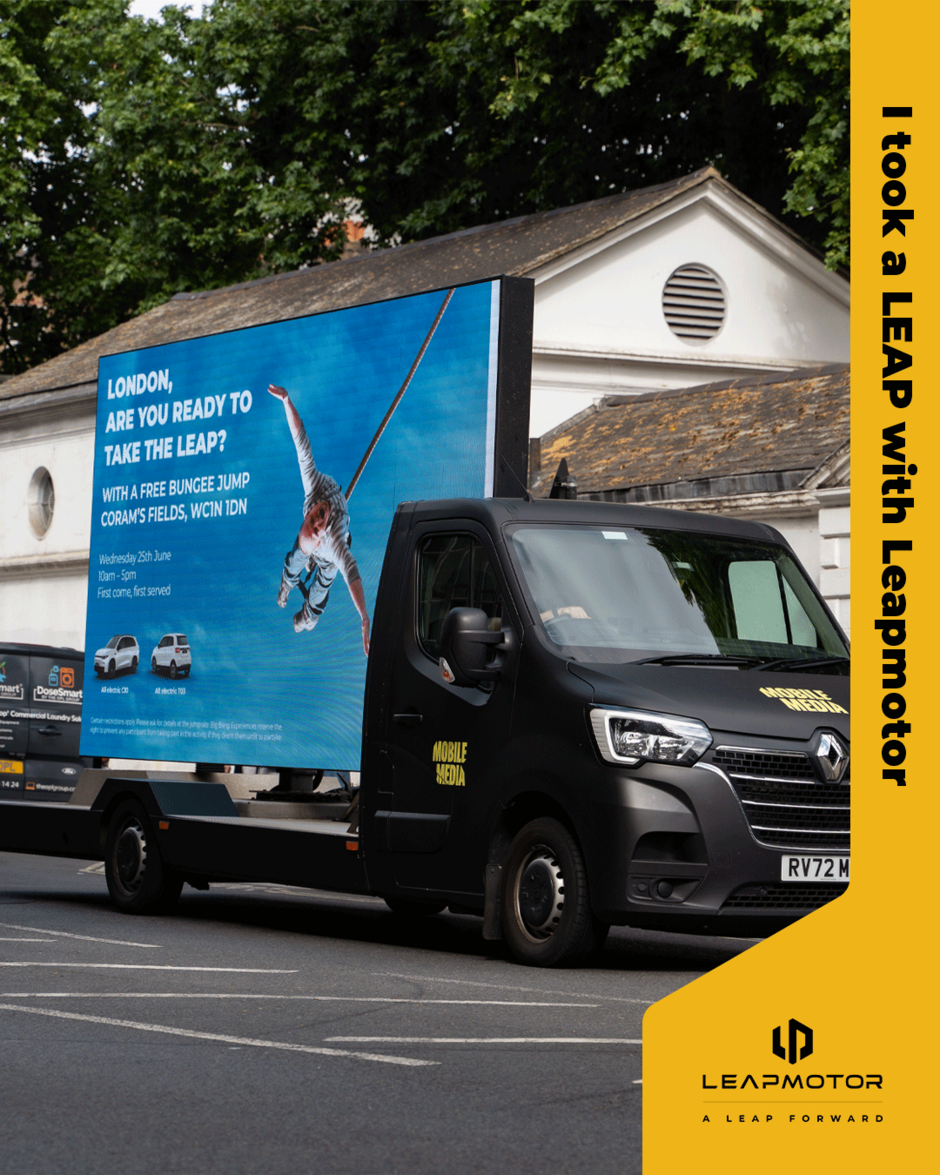 Leapmotor mobile billboard driving around London